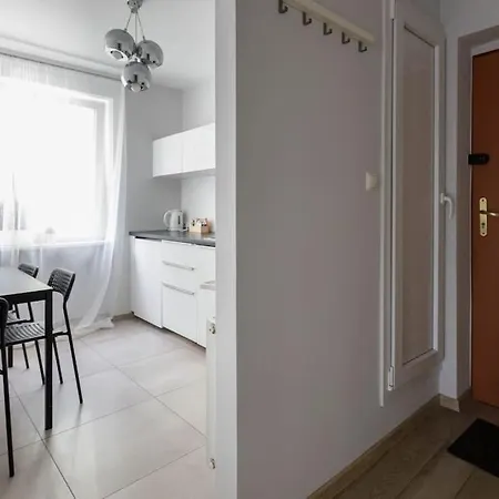 Close- Cozy Two Bedrooms Wroclaw&w3 شقة