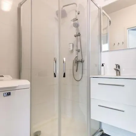 Close- Cozy Two Bedrooms Wroclaw&w3 شقة *