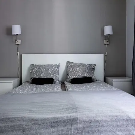 شقة Close- Cozy Two Bedrooms Wroclaw&w3 *