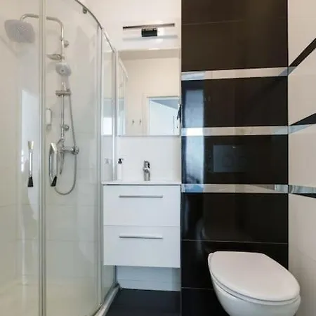 Close- Cozy Two Bedrooms Wroclaw&w3 شقة *